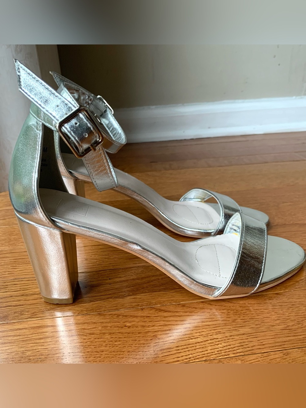 Bombshell Metallic Silver Sandals Ankle Strap Block High Heels Sz 7.5 Shoes